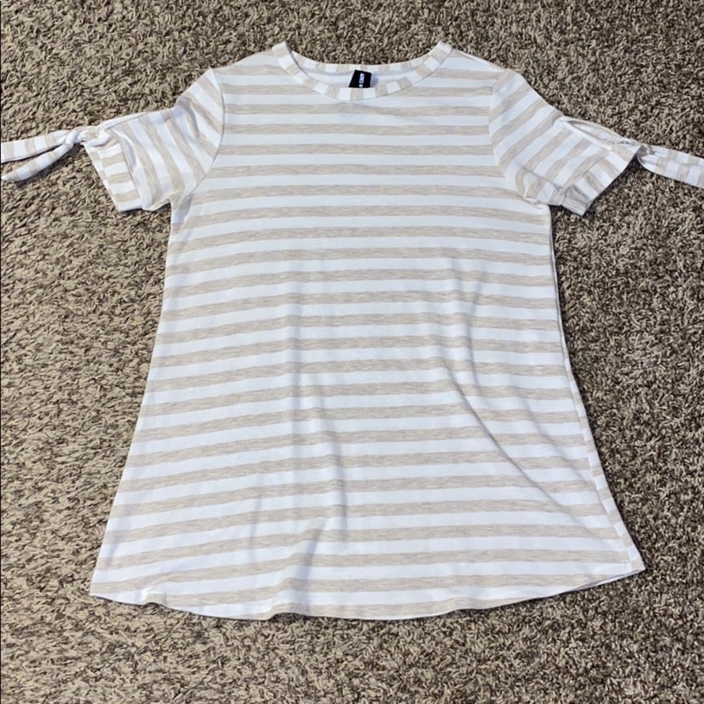 Agnes & Dora Tie Sleeve Top